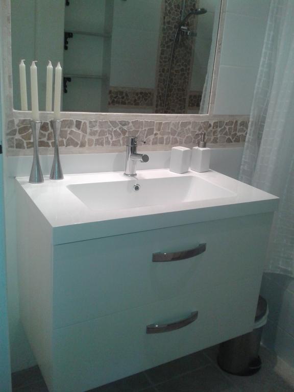 2 Bedroom Modern Apartment In Antibes With Sea View Room photo